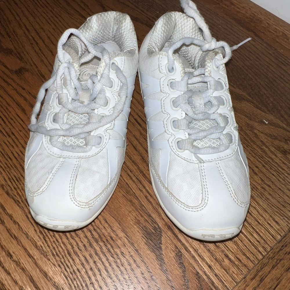White girls chassé cheer shoes